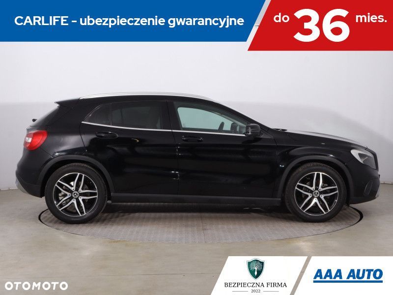 Mercedes-Benz GLA - 8
