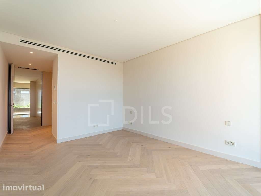 Apartamento T3+1, com varanda, frente ao Rio Douro - Grande imagem: 3/106
