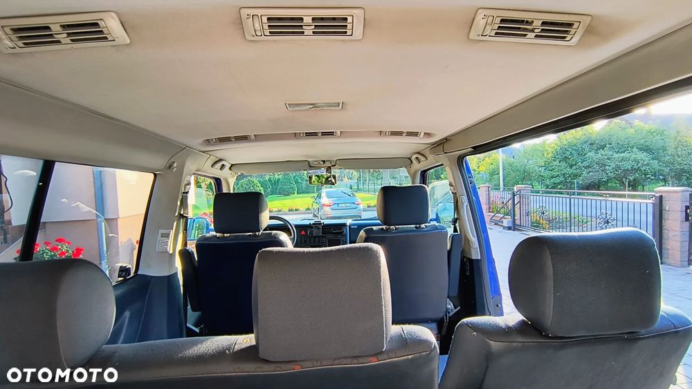 Volkswagen Caravelle - 17