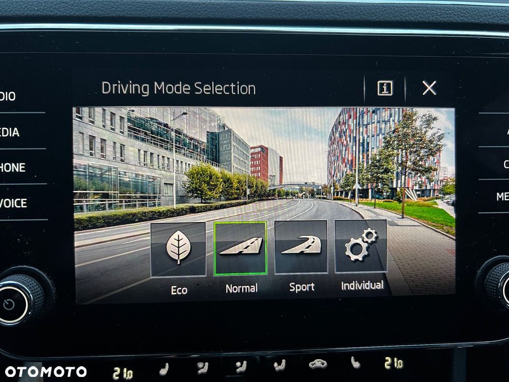 Skoda Superb 2.0 TDI Sportline DSG - 17