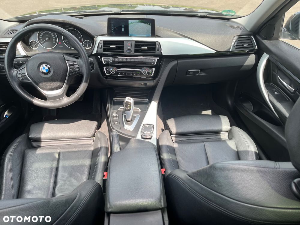 BMW Seria 3 320d xDrive - 14