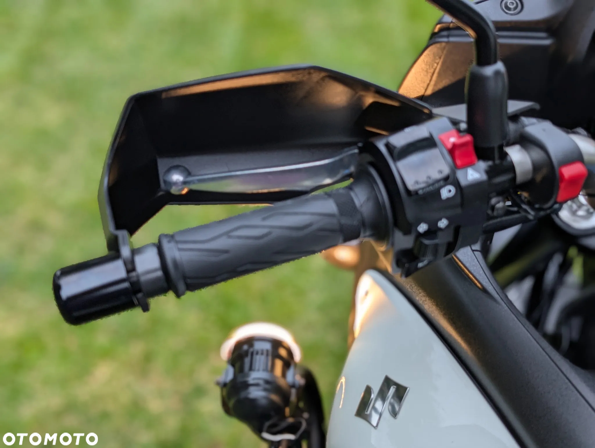 Suzuki V-STROM - 30