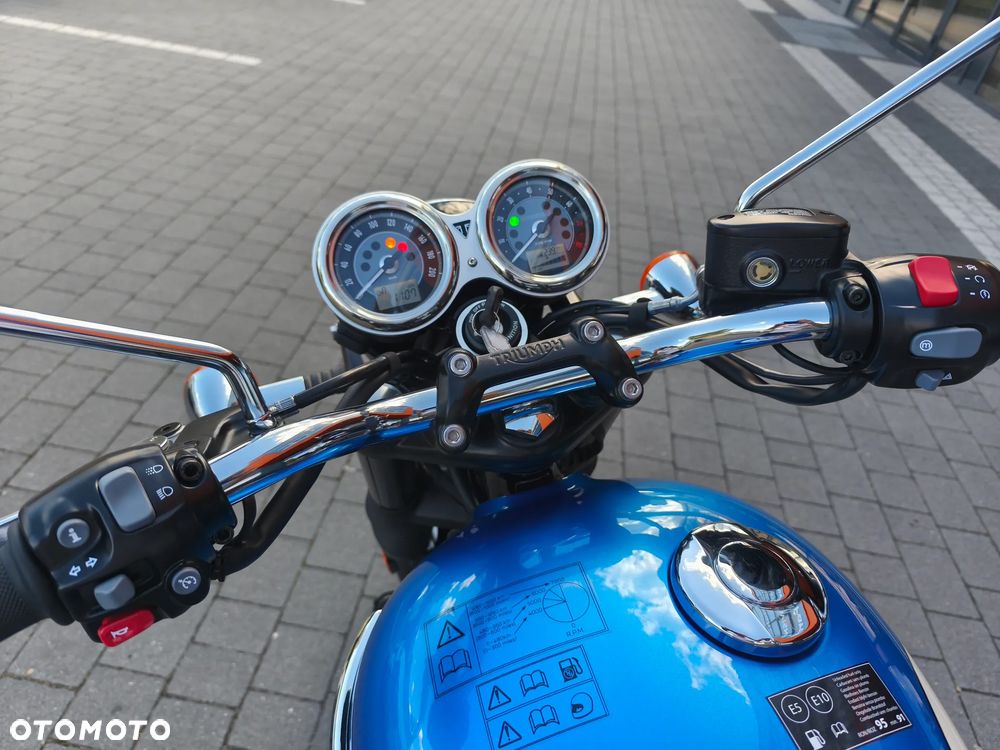Triumph Bonneville - 8