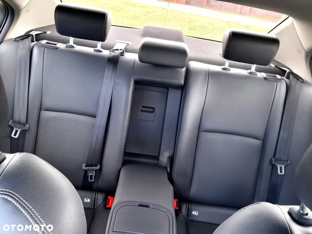 Toyota Avensis - 18