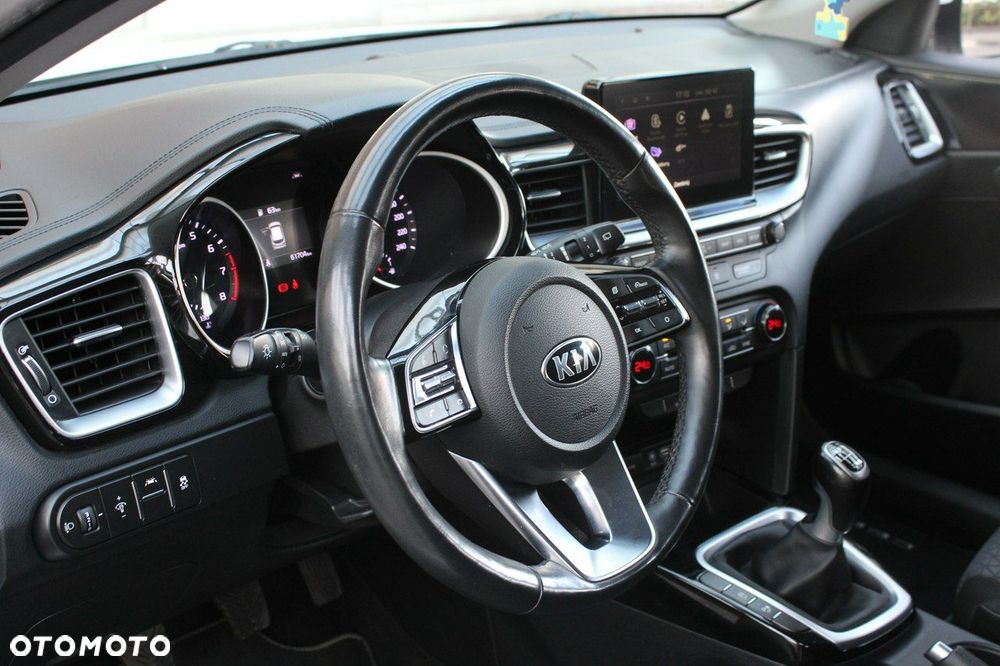 Kia Ceed - 23