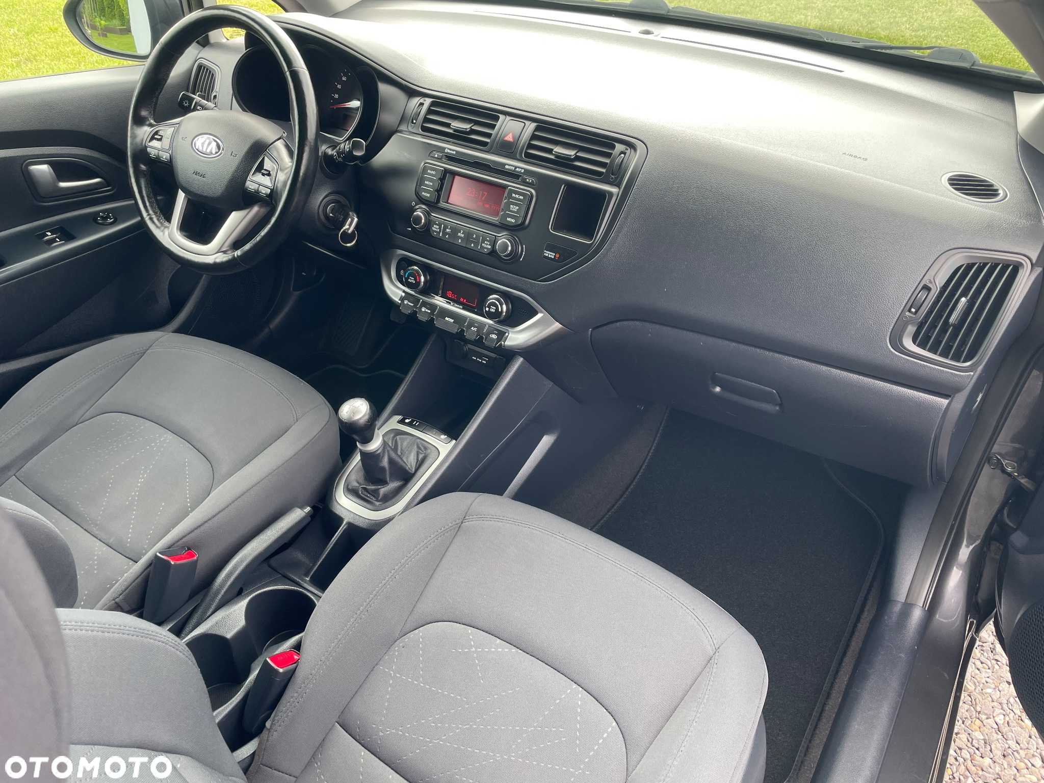 Kia Rio 1.2 Fifa World Cup Edition - 10