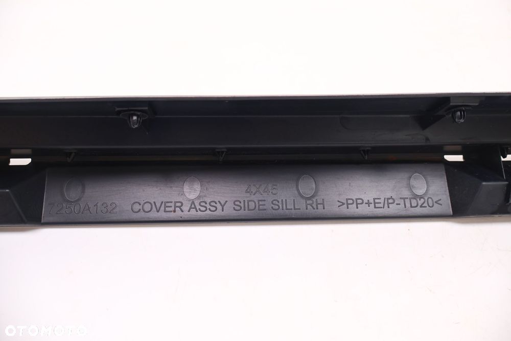 MITSUBISHI ECLIPSE CROSS LISTWA PROGOWA PRAWA 7250A132 - 9