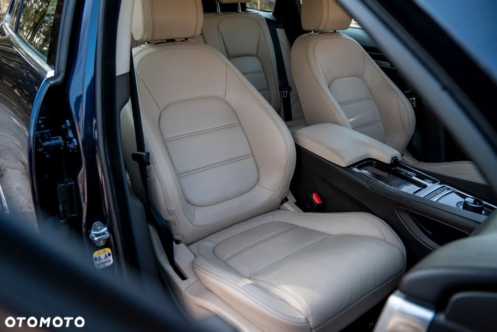 Jaguar F-Pace 30d AWD 300 Sport - 28