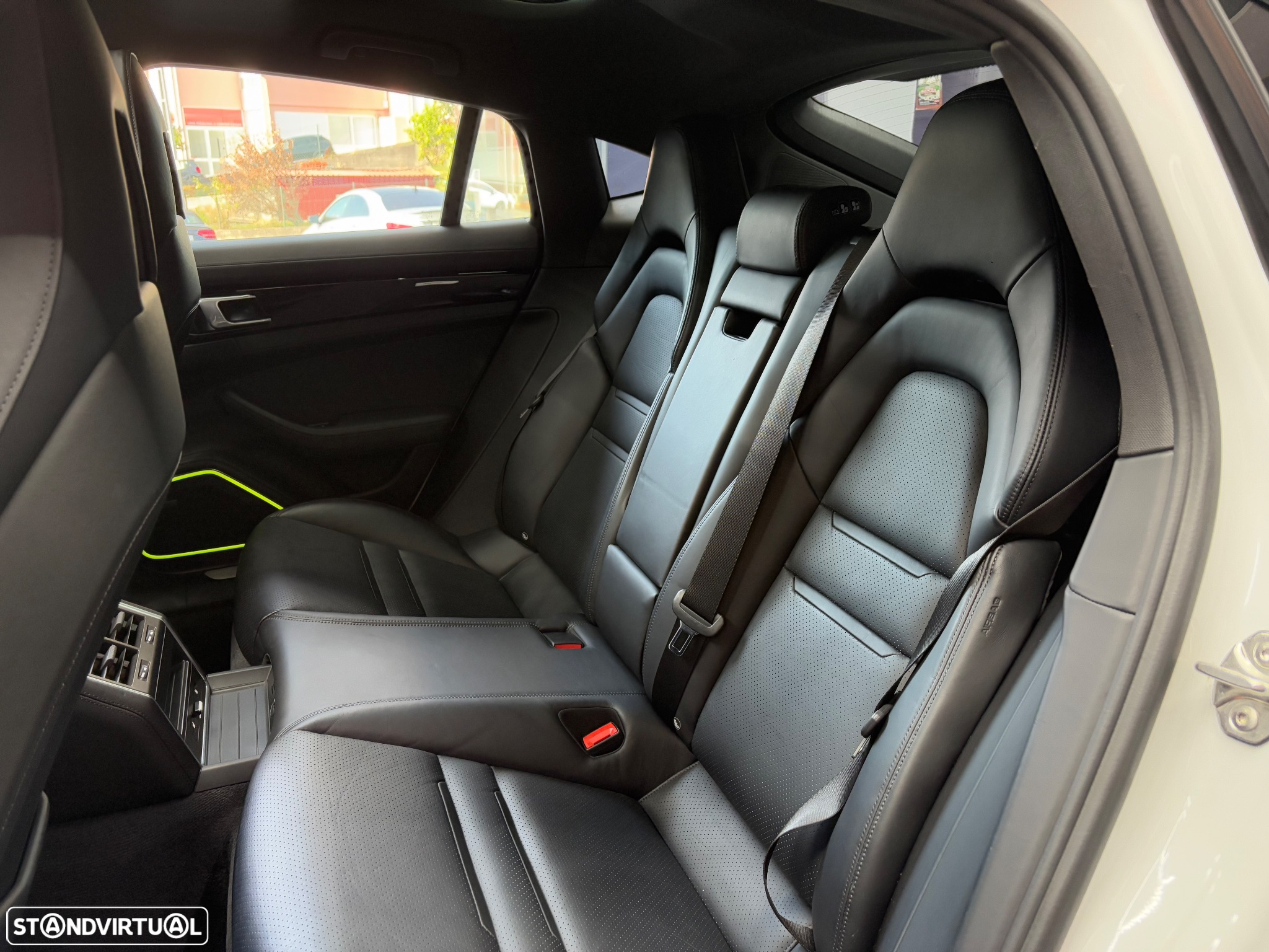 Porsche Panamera 4 E-Hybrid - 38
