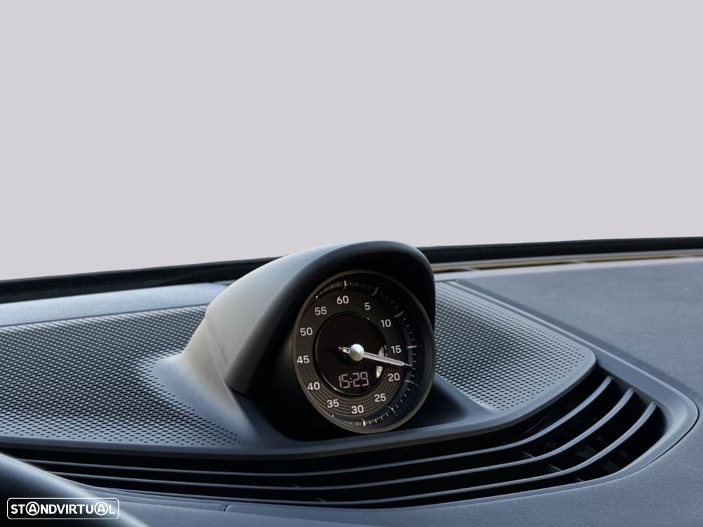 Porsche Taycan Cross Turismo - 13