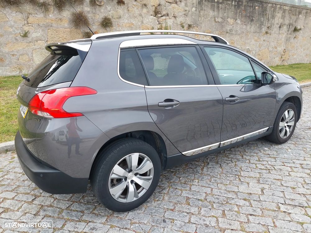 Peugeot 2008 1.2 PureTech Allure - 3