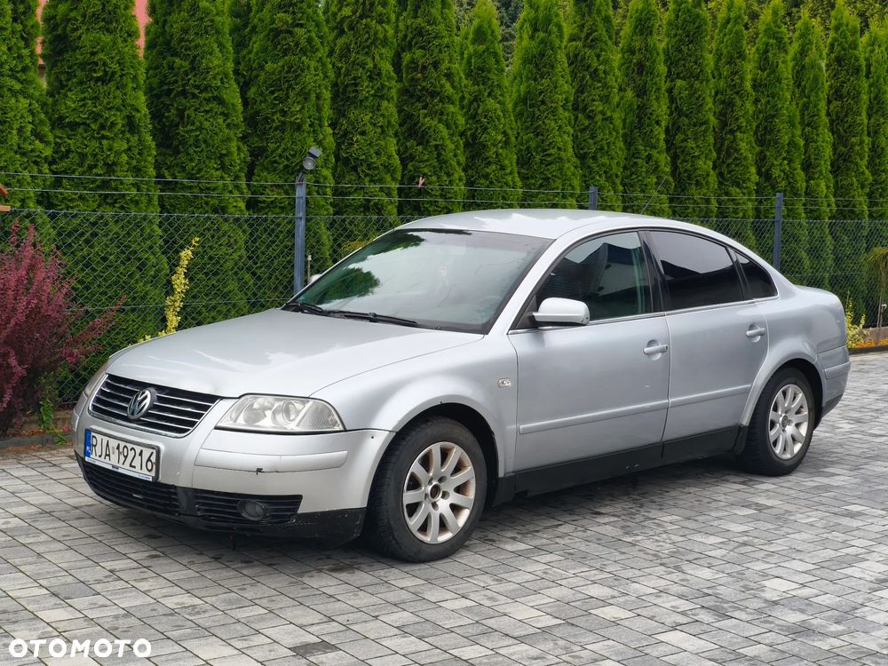 Volkswagen Passat 1.9 TDI Highline - 1