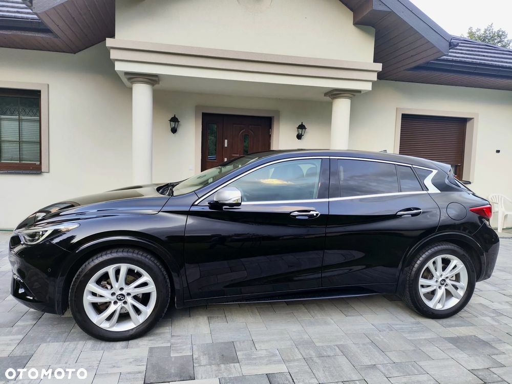Infiniti Q30 1.5d Premium City Black - 8