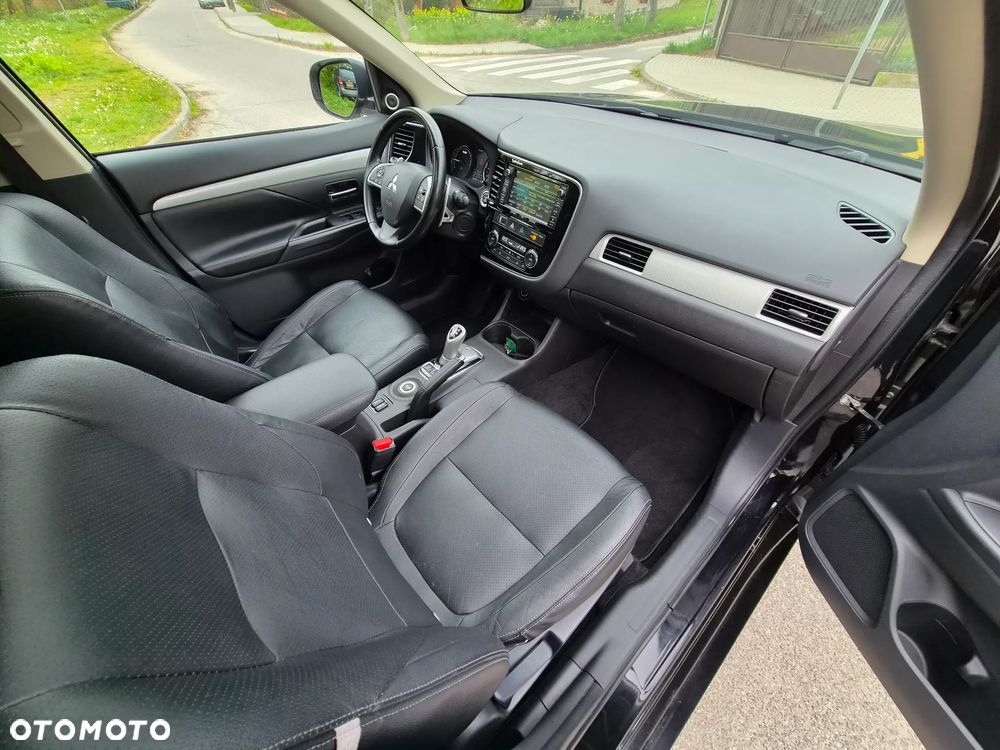 Mitsubishi Outlander 2.0 4WD Top - 28