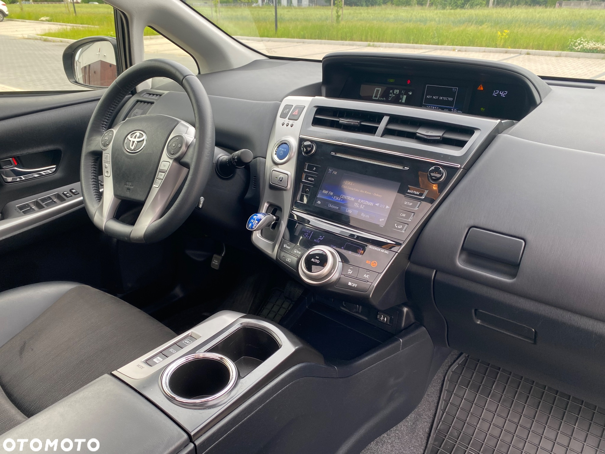 Toyota Prius+ (Hybrid) - 10