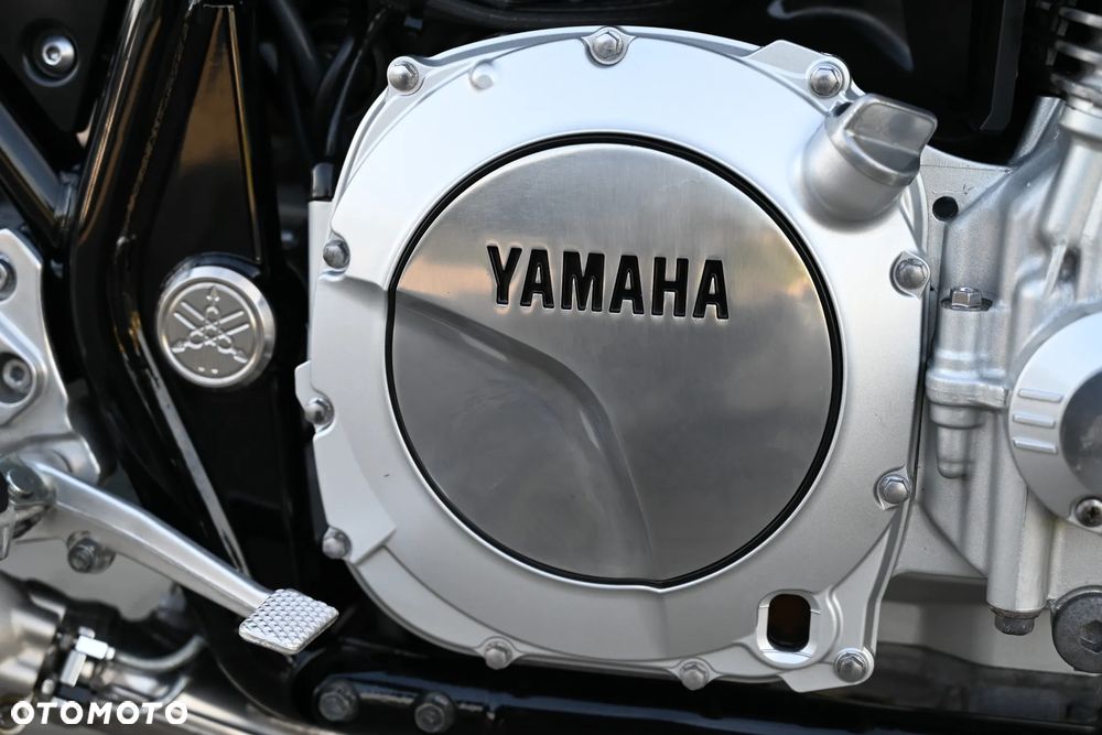 Yamaha XJR - 17