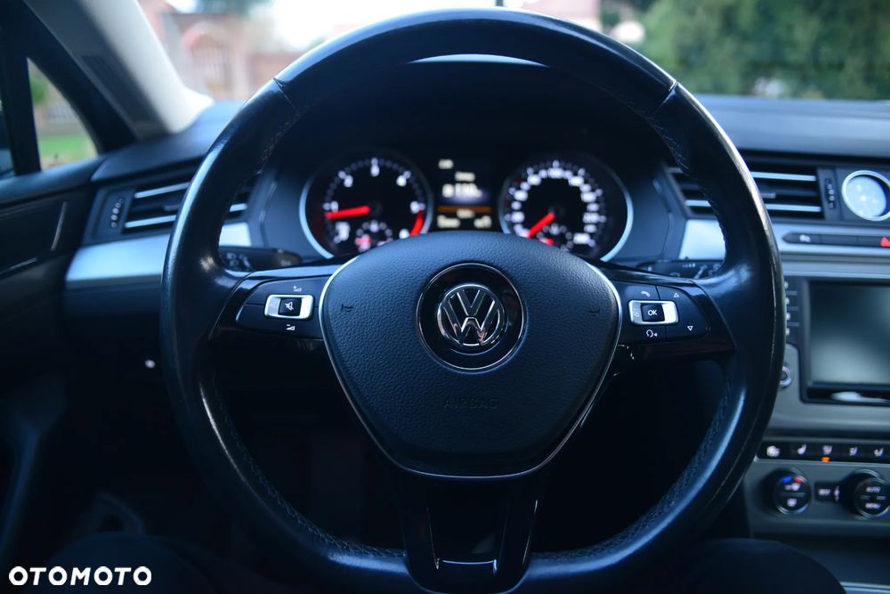 Volkswagen Passat - 16
