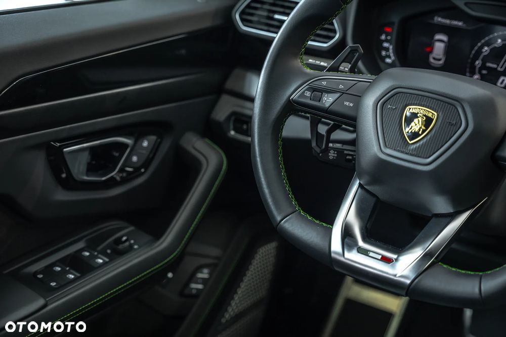 Lamborghini Urus - 30