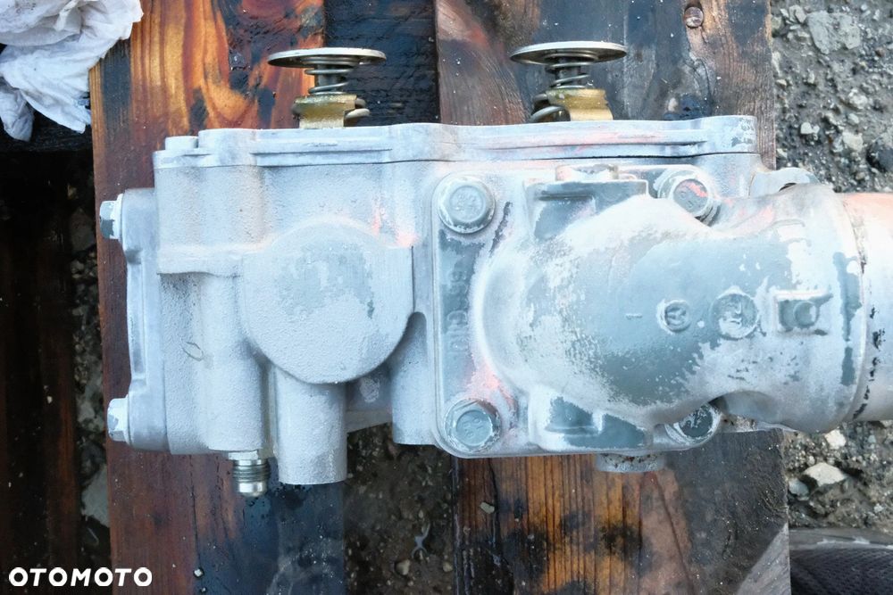 obudowa oryginał  termostatu termostat liebherr D934 A7 kod 10127225, 7.014litra - 3