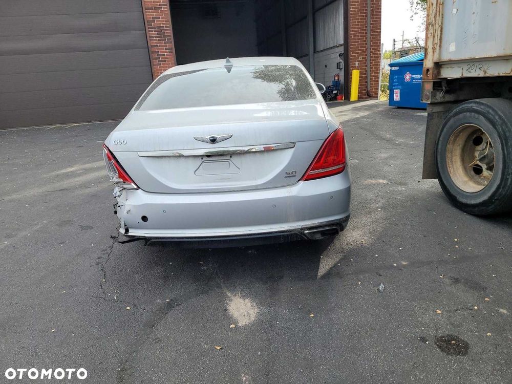 Genesis G90 - 7