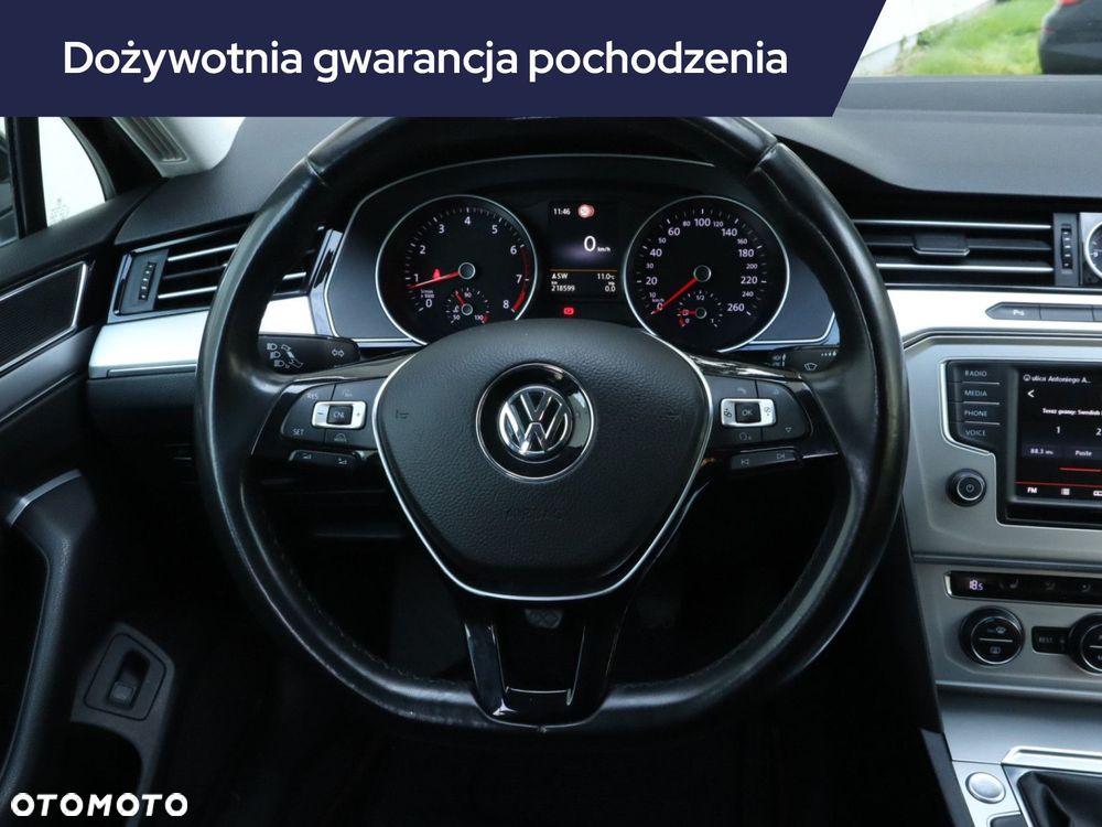 Volkswagen Passat - 21