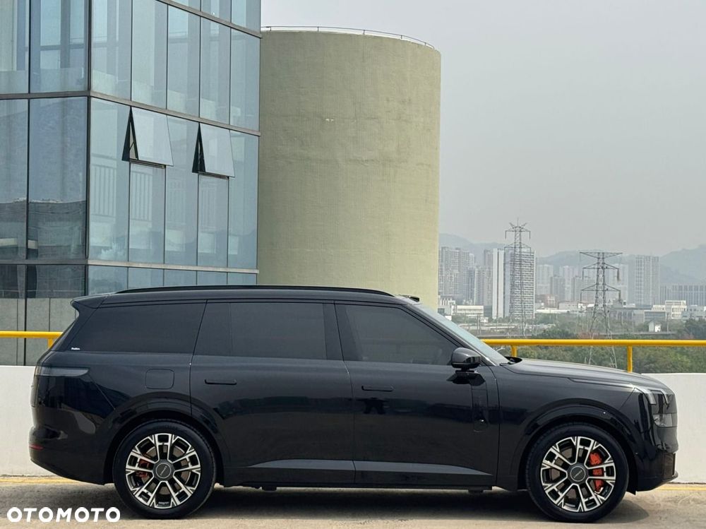 Lynk & Co 900 - 4