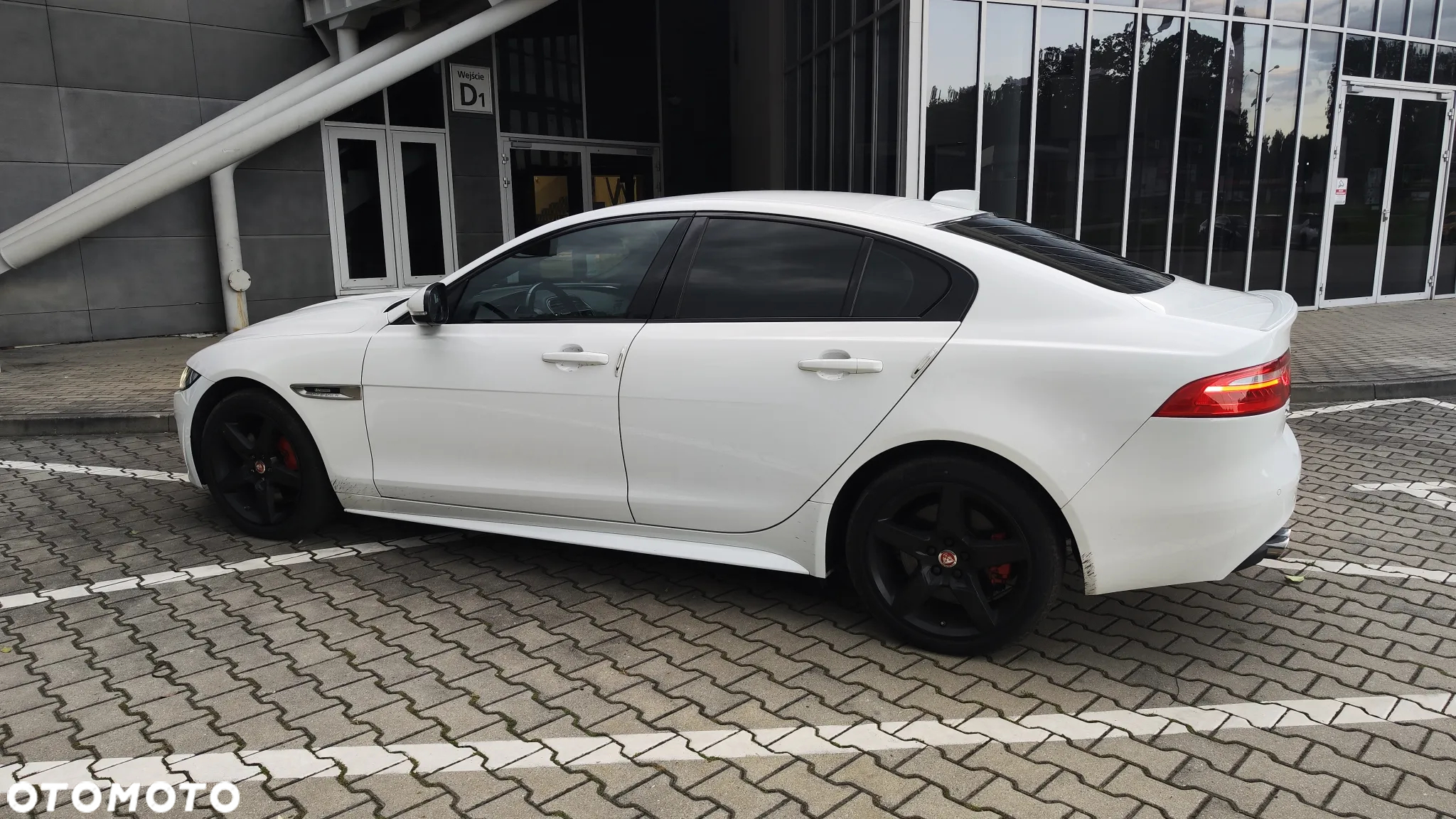 Jaguar XE 20d AWD R-Sport - 4