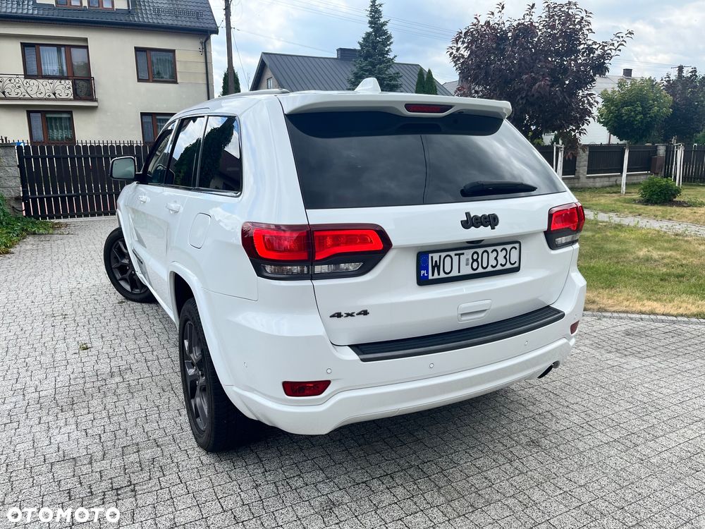 Jeep Grand Cherokee - 12