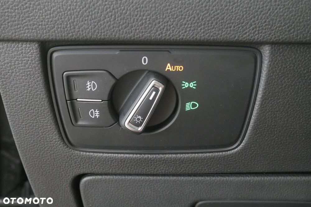 Volkswagen Passat Variant 2.0 TDI SCR Business DSG - 32
