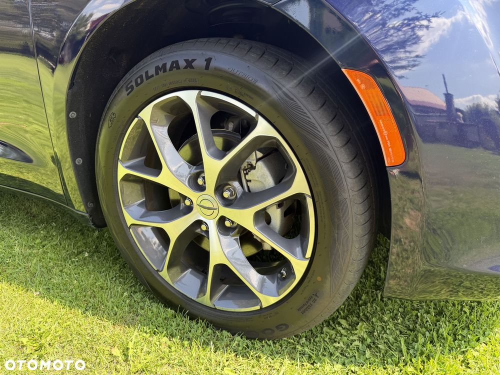 Chrysler Pacifica - 15