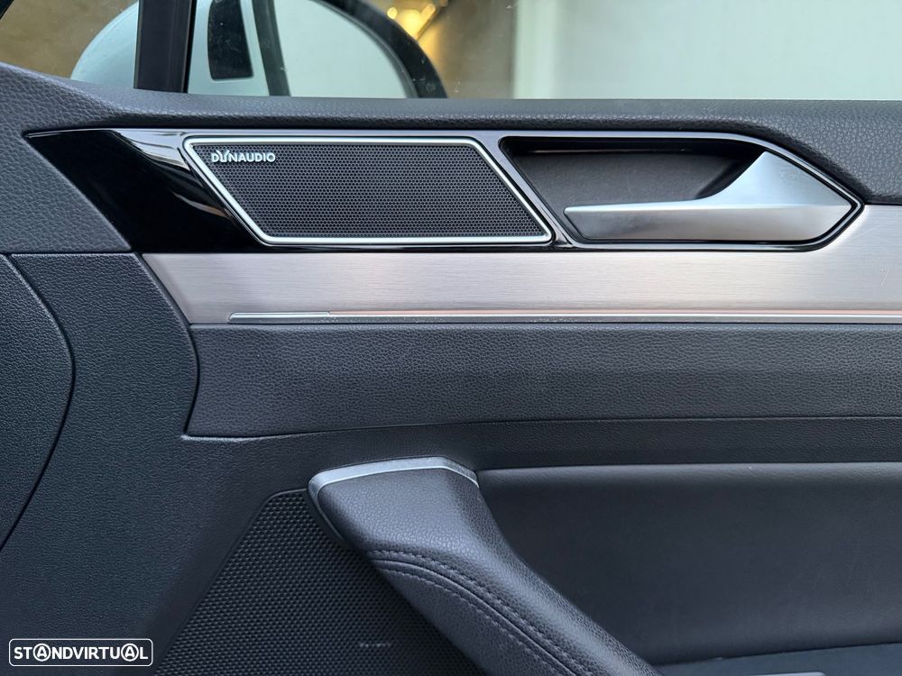 VW Passat Variant 2.0 TDI Highline DSG 4Motion - 35