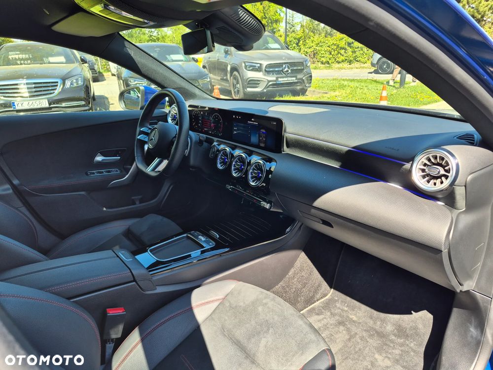 Mercedes-Benz Klasa A 200 AMG Line 7G-DCT - 32