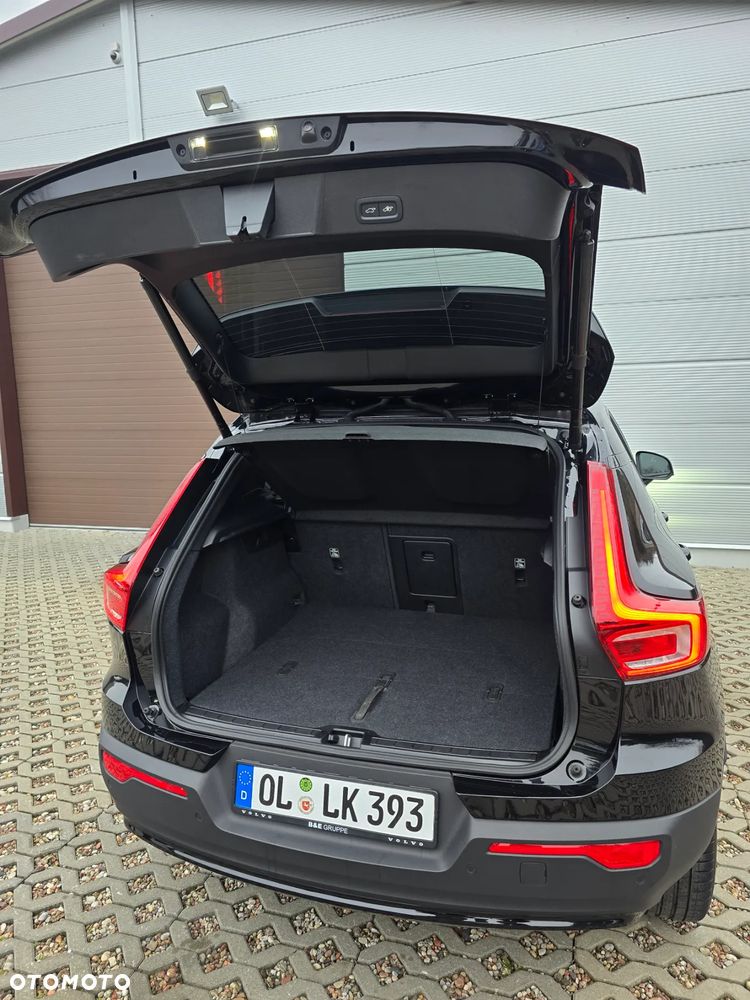 Volvo XC 40 B3 B DKG Plus Black Edition - 29