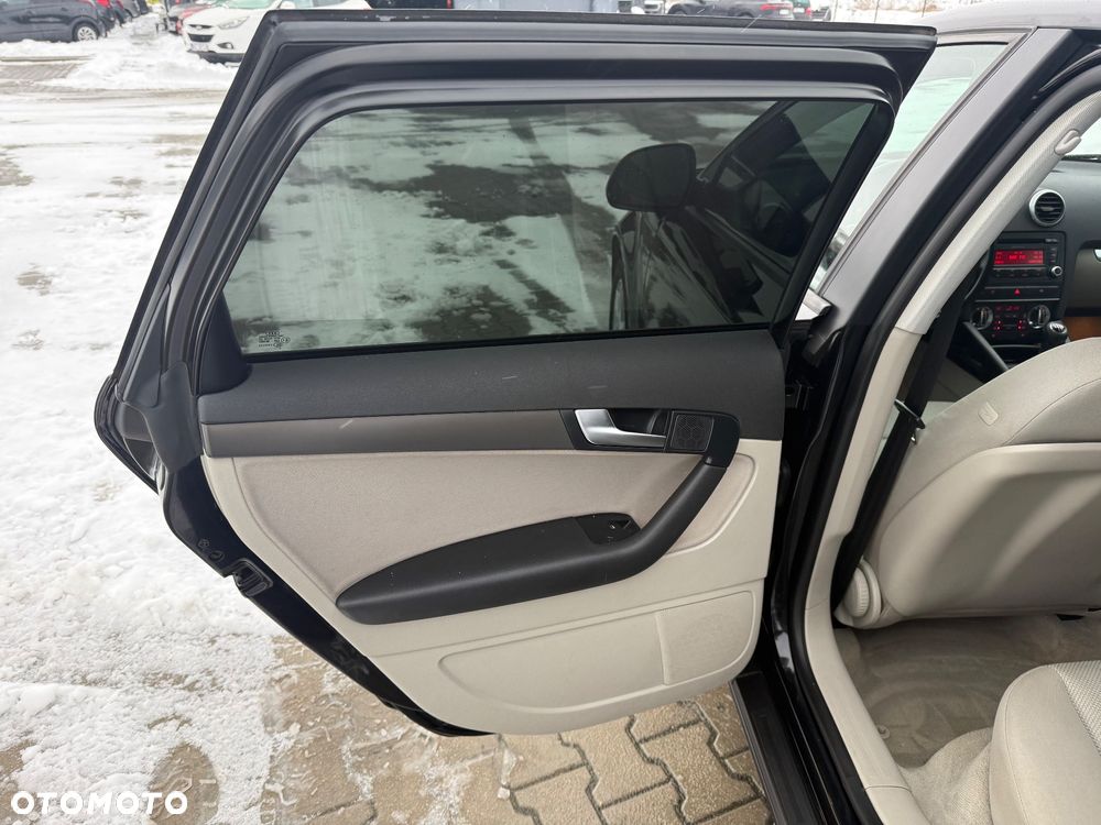 Audi A3 Sportback 1.6 TDI DPF S line Sportpaket - 17