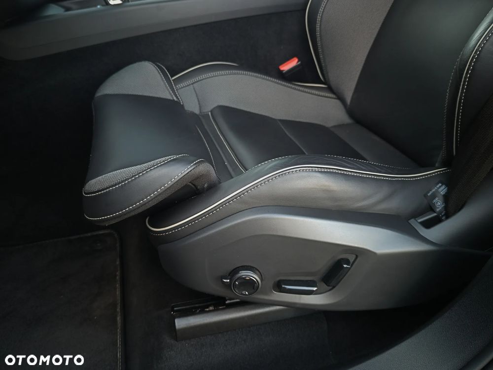 Volvo XC 60 B4 B R-Design - 14