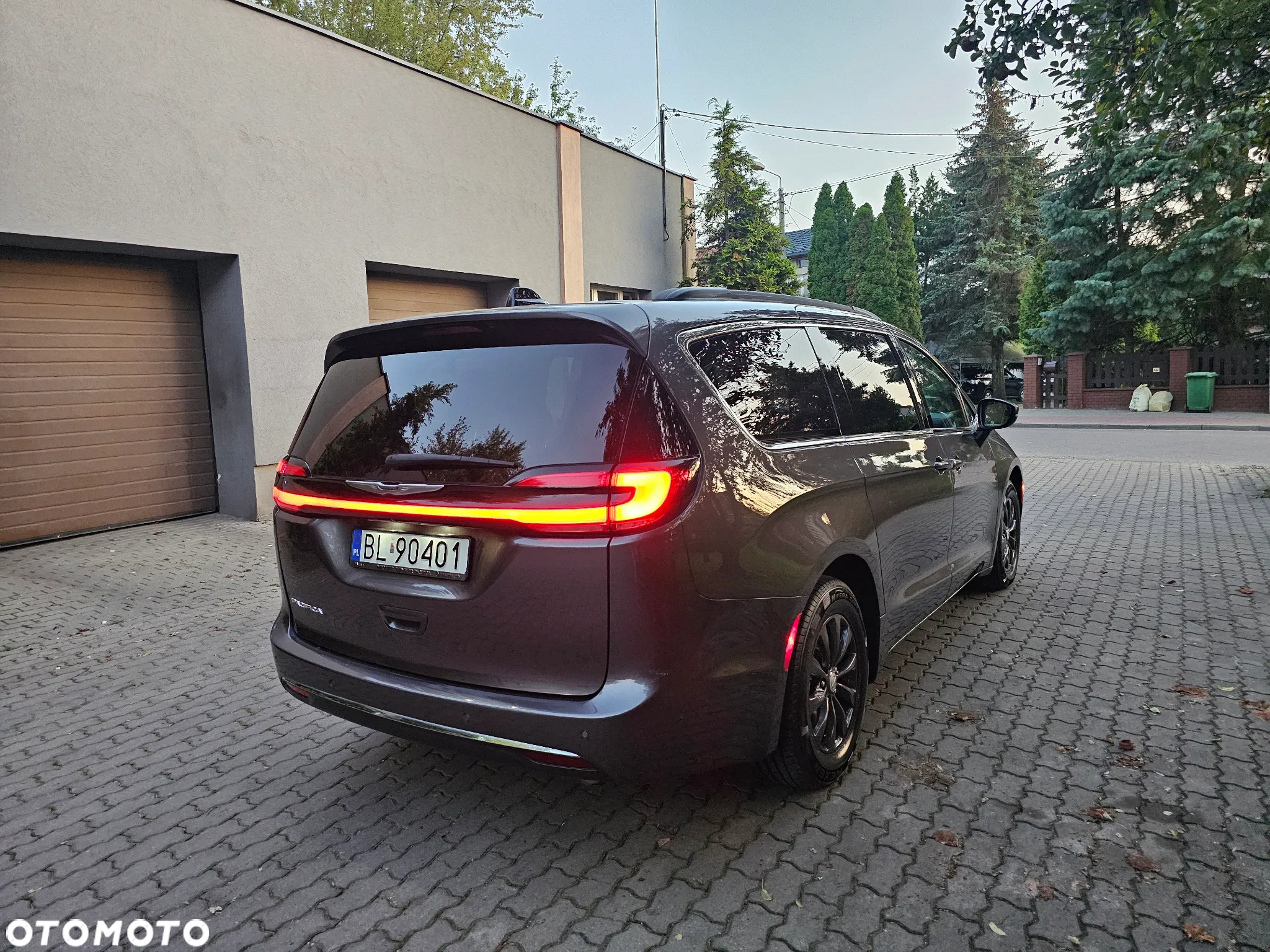 Chrysler Pacifica - 36