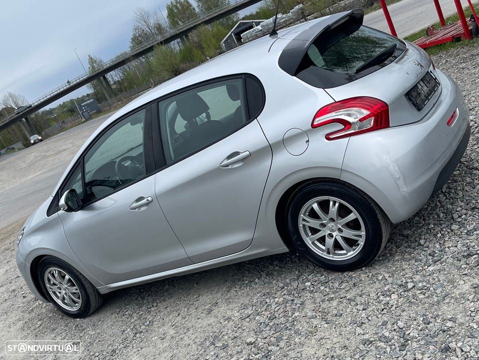 Peugeot 208 - 4