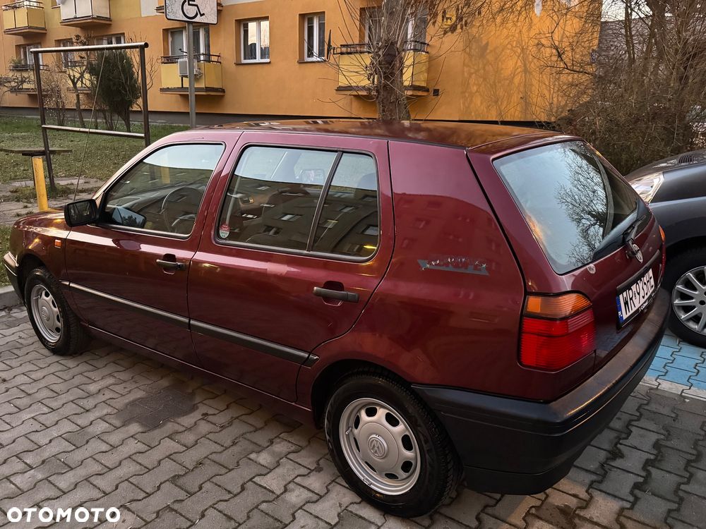 Volkswagen Golf 1.6 - 16