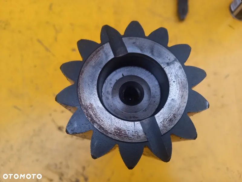 Półoś wewnętrzna prawa Claas Ares 697 - 4