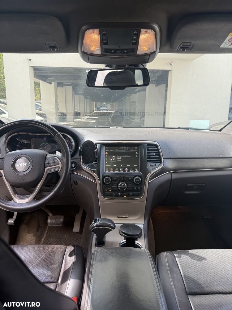 Jeep Grand Cherokee - 11