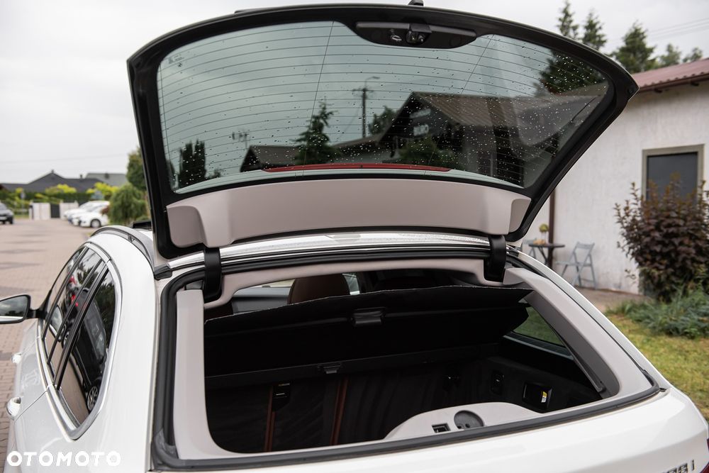 BMW Seria 5 528i Sport-Aut - 32