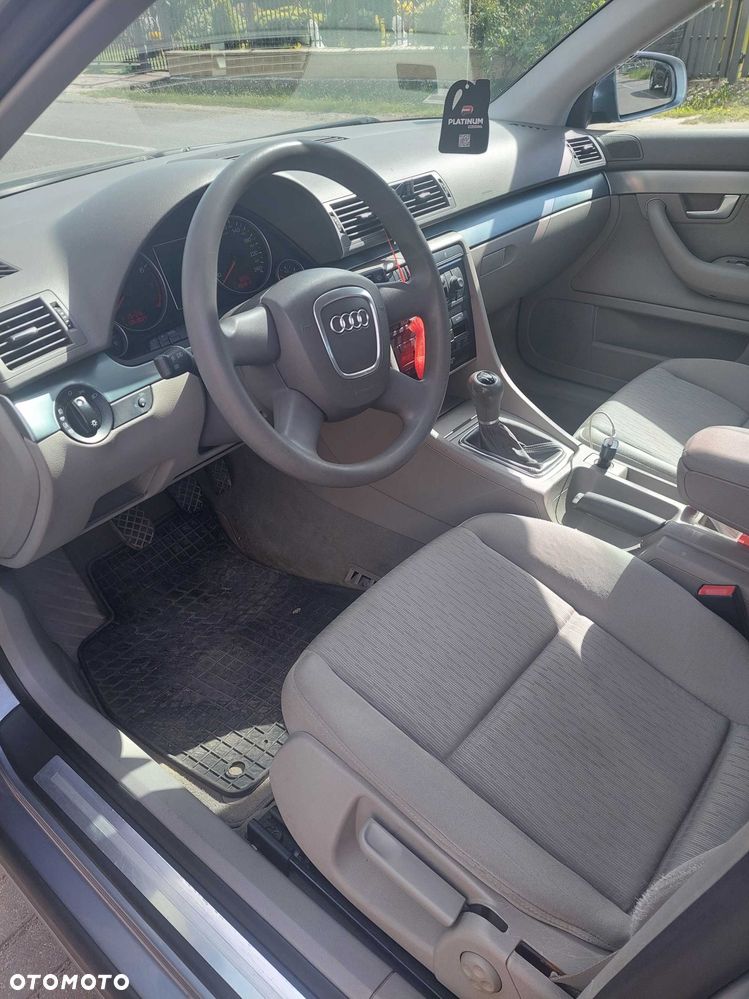 Audi A4 Limousine - 5
