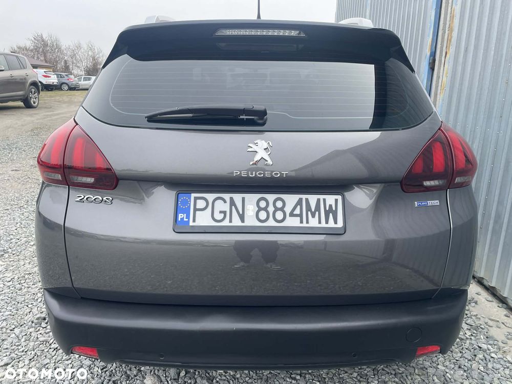 Peugeot 2008 1.2 Pure Tech Allure S&S - 11
