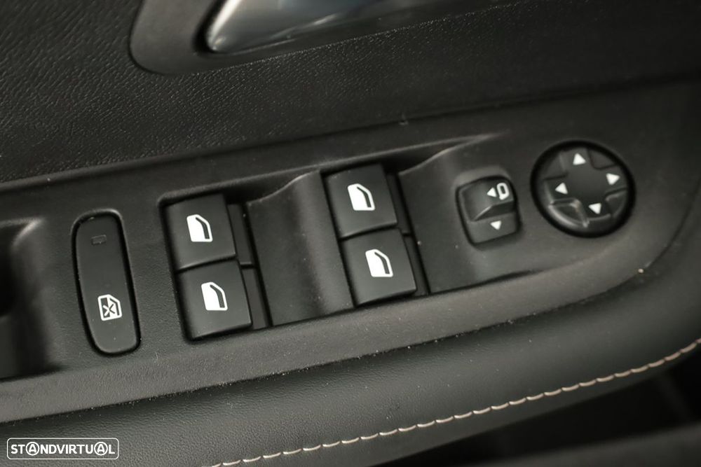 Peugeot 208 1.2 PureTech Allure - 21