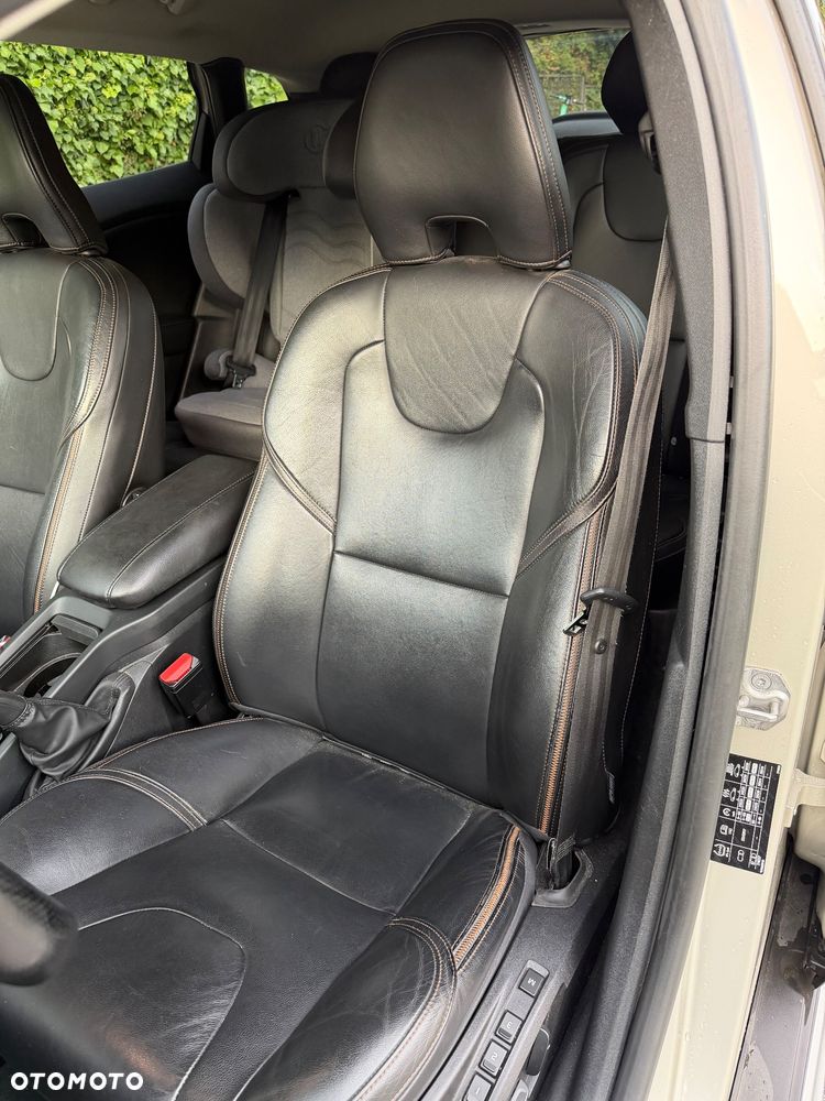 Volvo V40 D4 Geartronic Summum - 13