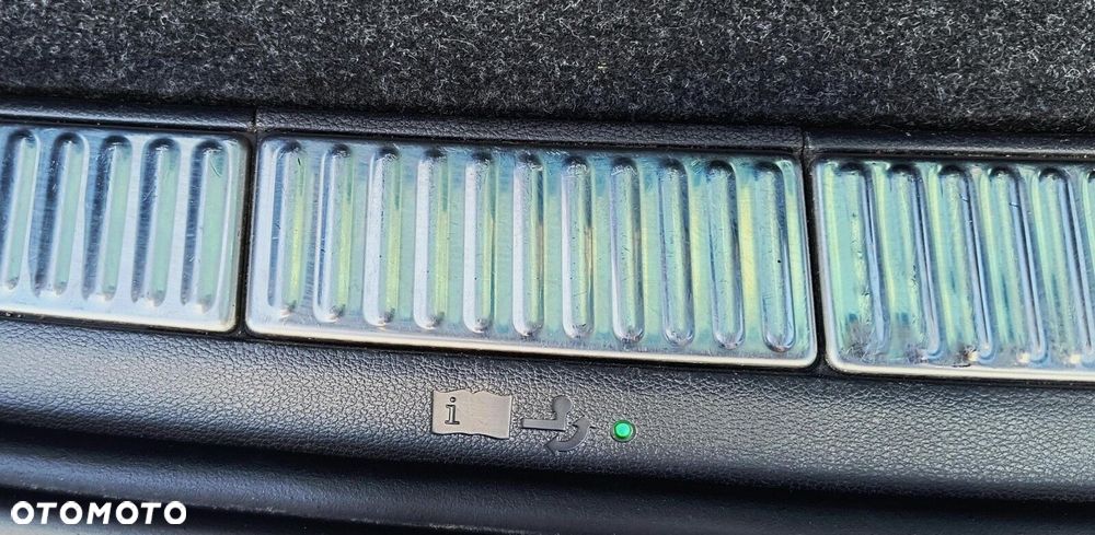 Skoda Superb 2.0 TDI SCR Ambition DSG - 27