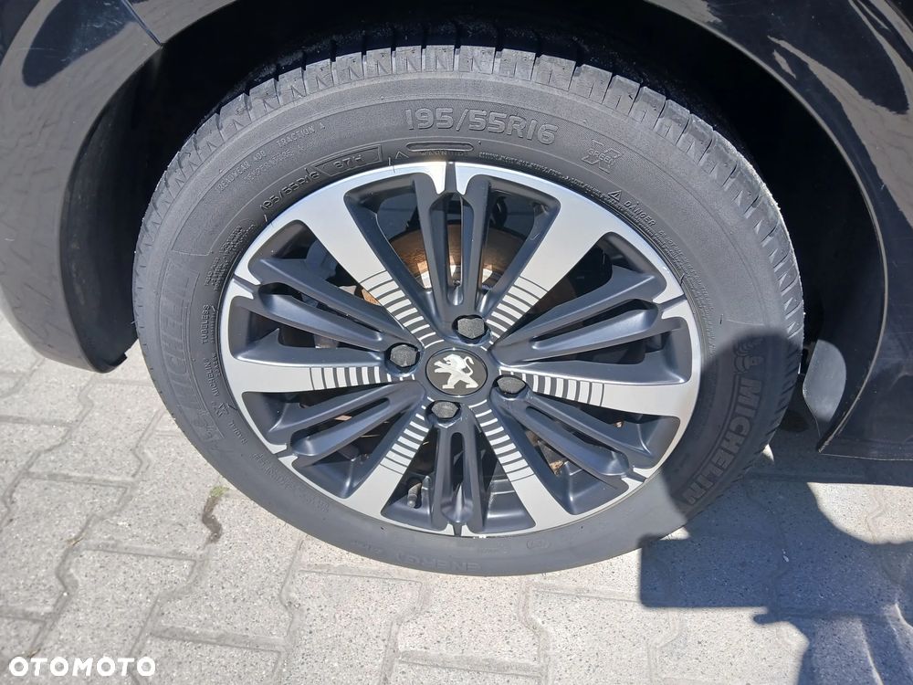 Peugeot 208 BlueHDi 100 Allure Pack - 17