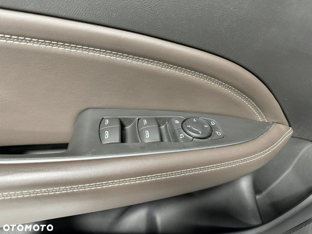 Opel Insignia - 32
