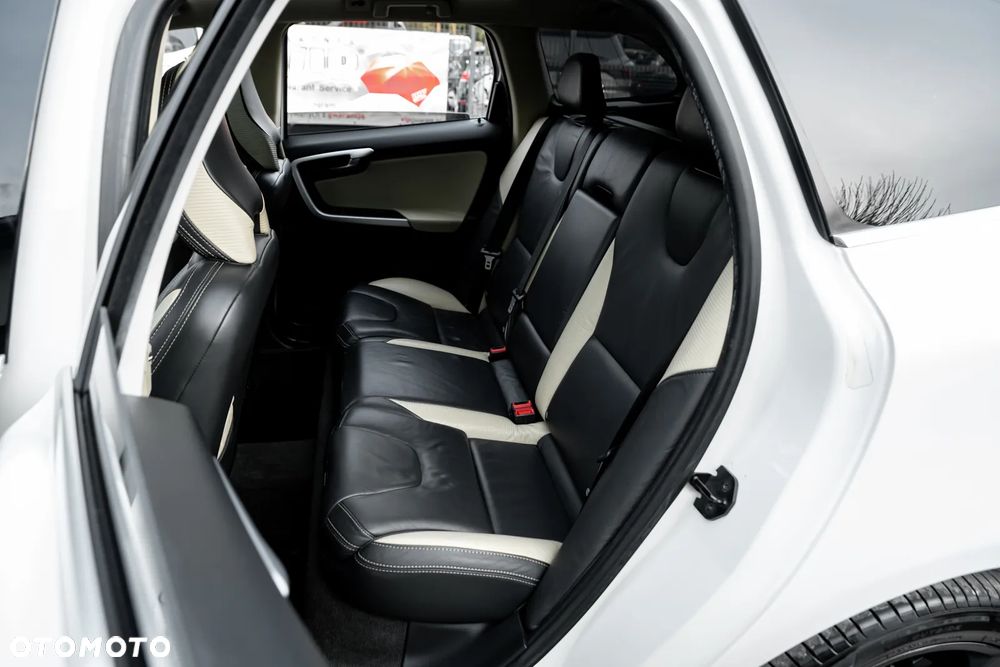 Volvo XC 60 D5 AWD RDesign - 23