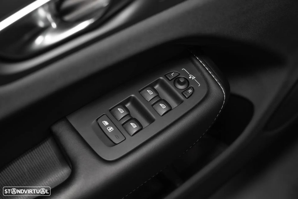 Volvo XC 60 T8 AWD Plus Black Edition - 28